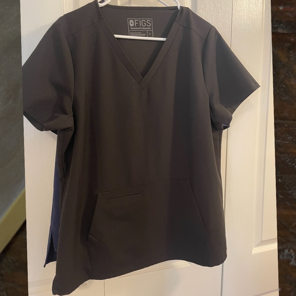 EUC black Figs scrub top